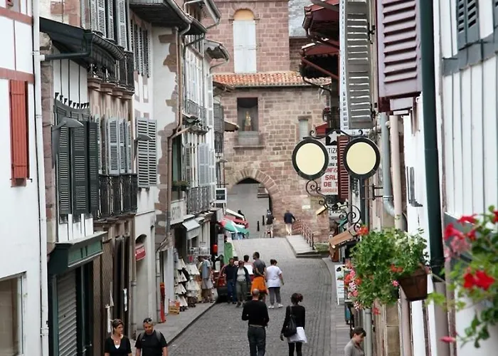 1-5 Personnes * Saint-Jean-Pied-de-Port